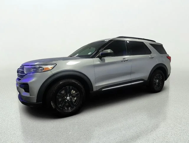 Used 2023 Silver Ford XLT image 4
