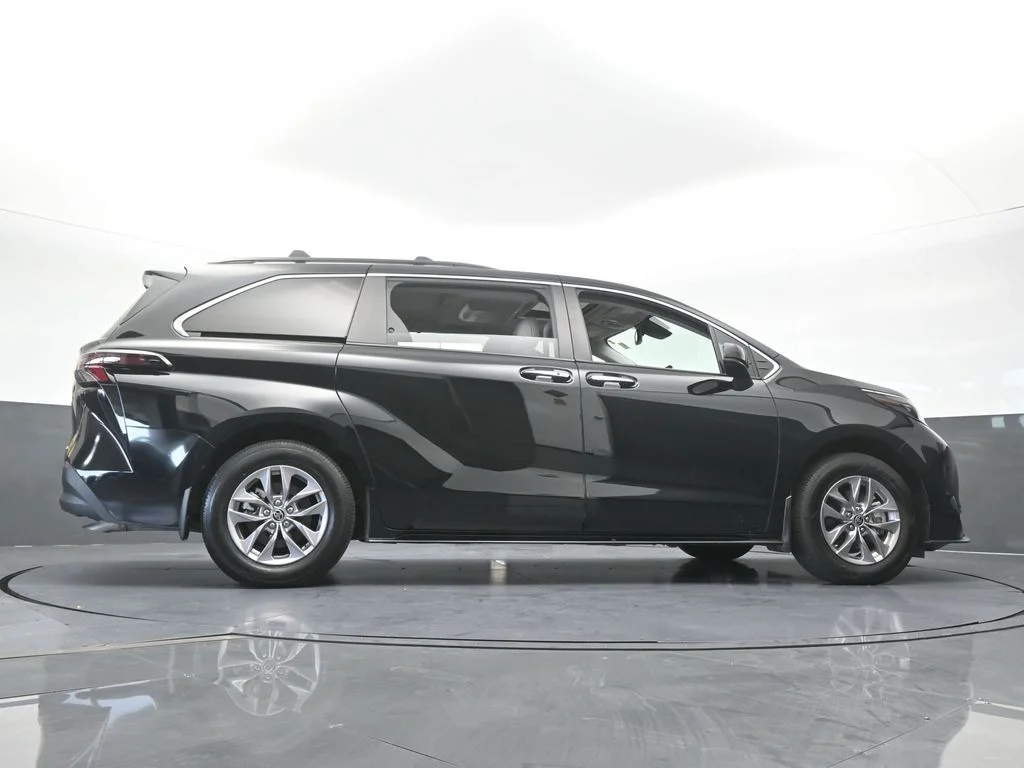 Used 2025 Midnight Black Metallic Toyota XLE image 65