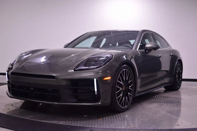 2025 Porsche Panamera 4