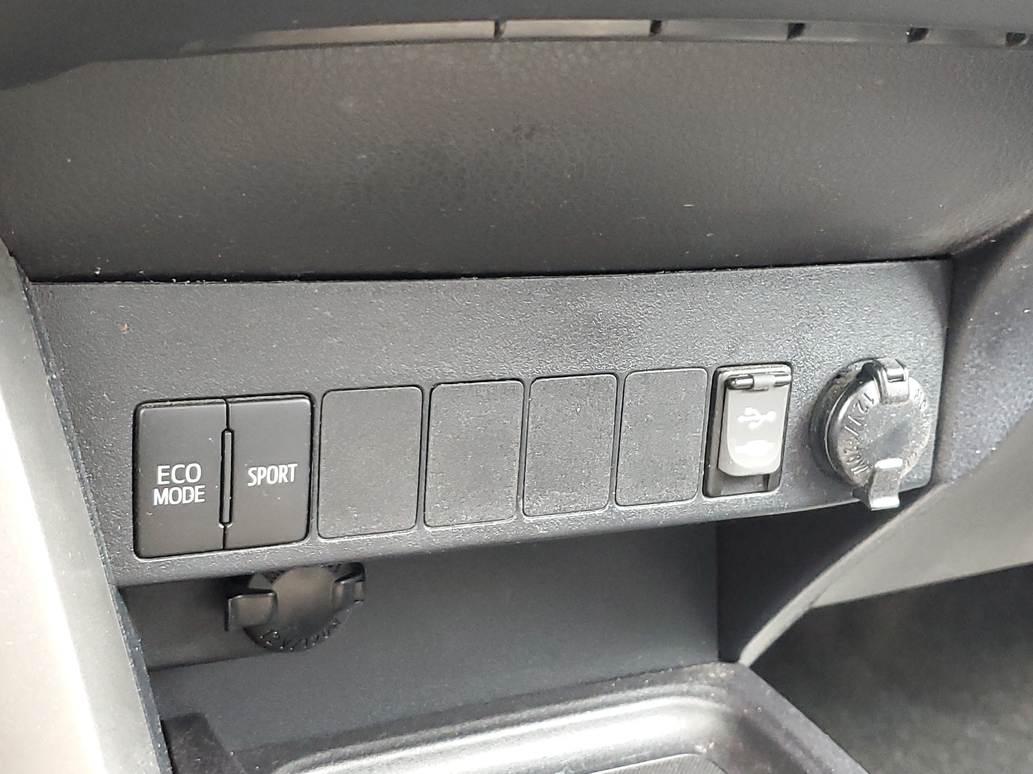 Used 2018 Magnetic Gray Metallic Toyota XLE image 30