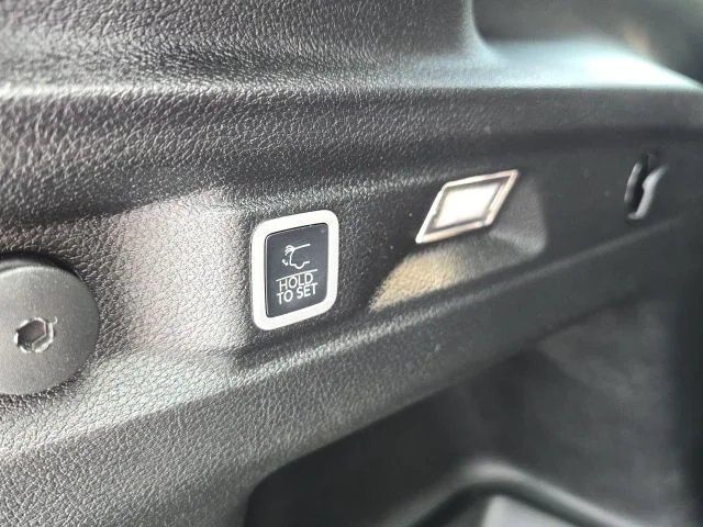 Used 2022 White Jeep Laredo image 12