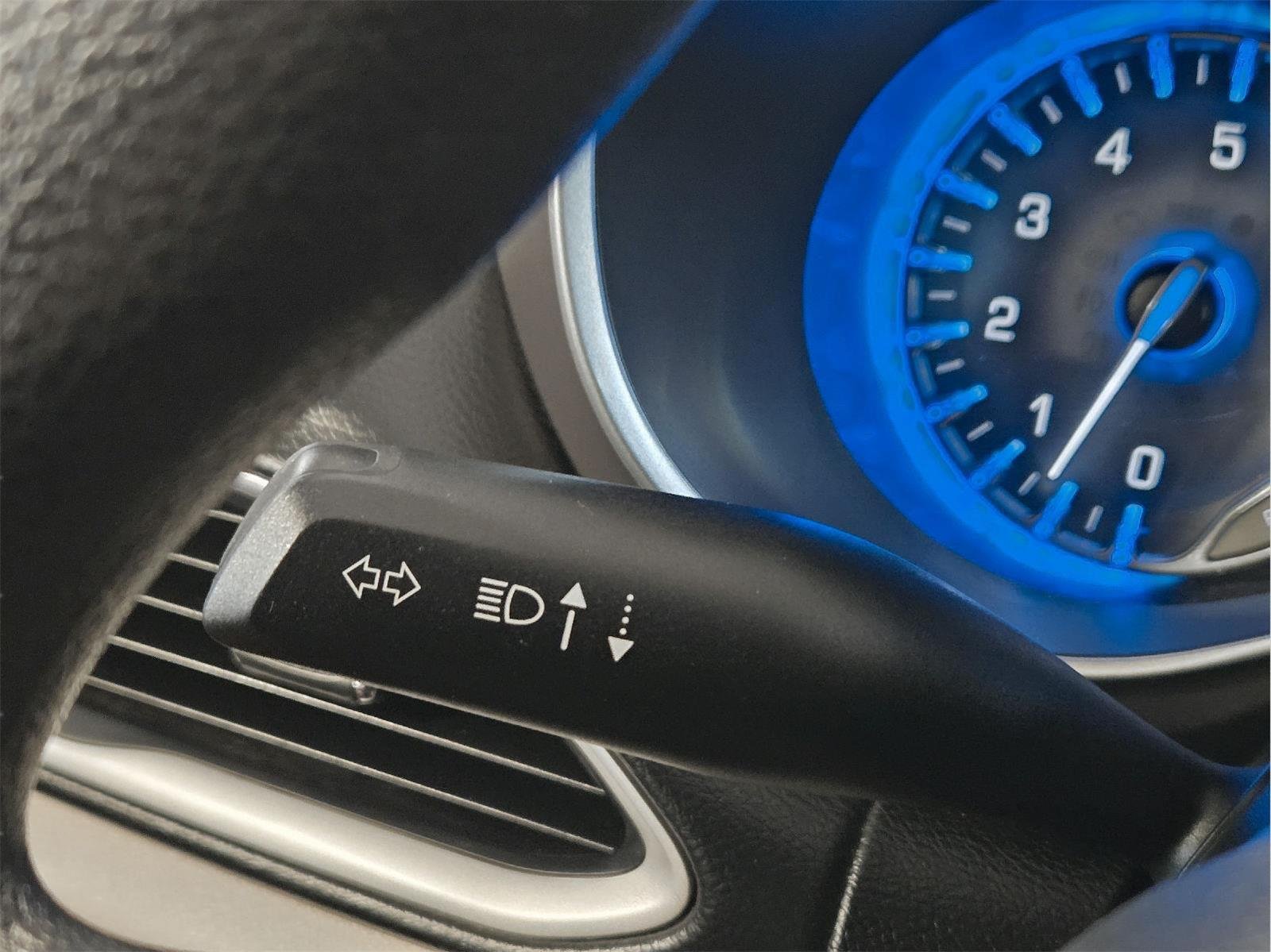 Used 2019 GRAY CHRYSLER L image 18