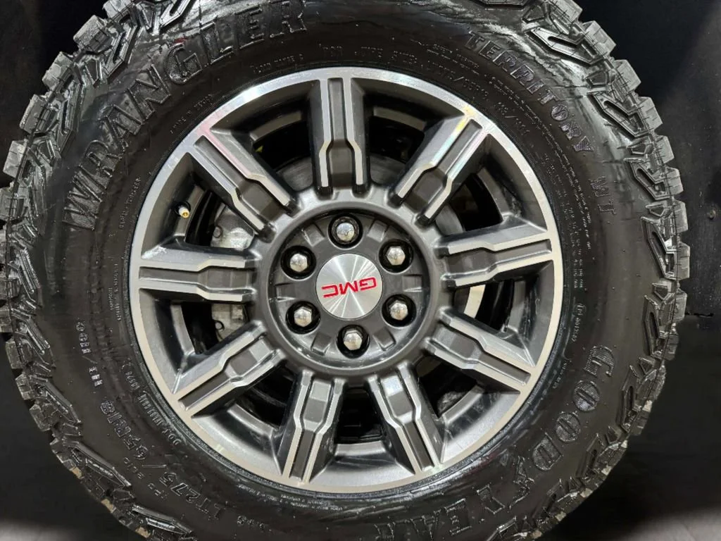 Used 2024 Summit White GMC AT4 image 34