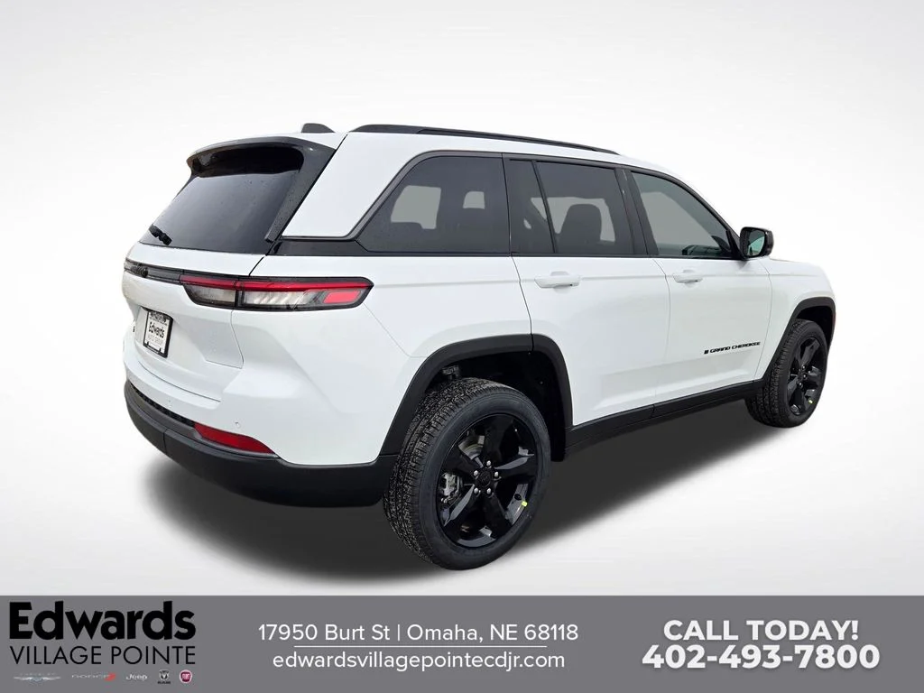 New 2026 Bright White Clear-Coat Exterior Paint Jeep Limited image 3