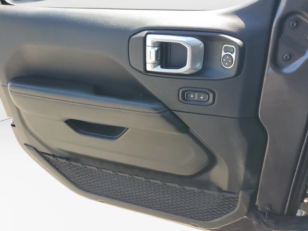 Used 2025 Gray Jeep Sahara 4xe image 29