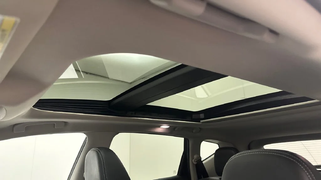 Used 2016 Gray Nissan SL image 15