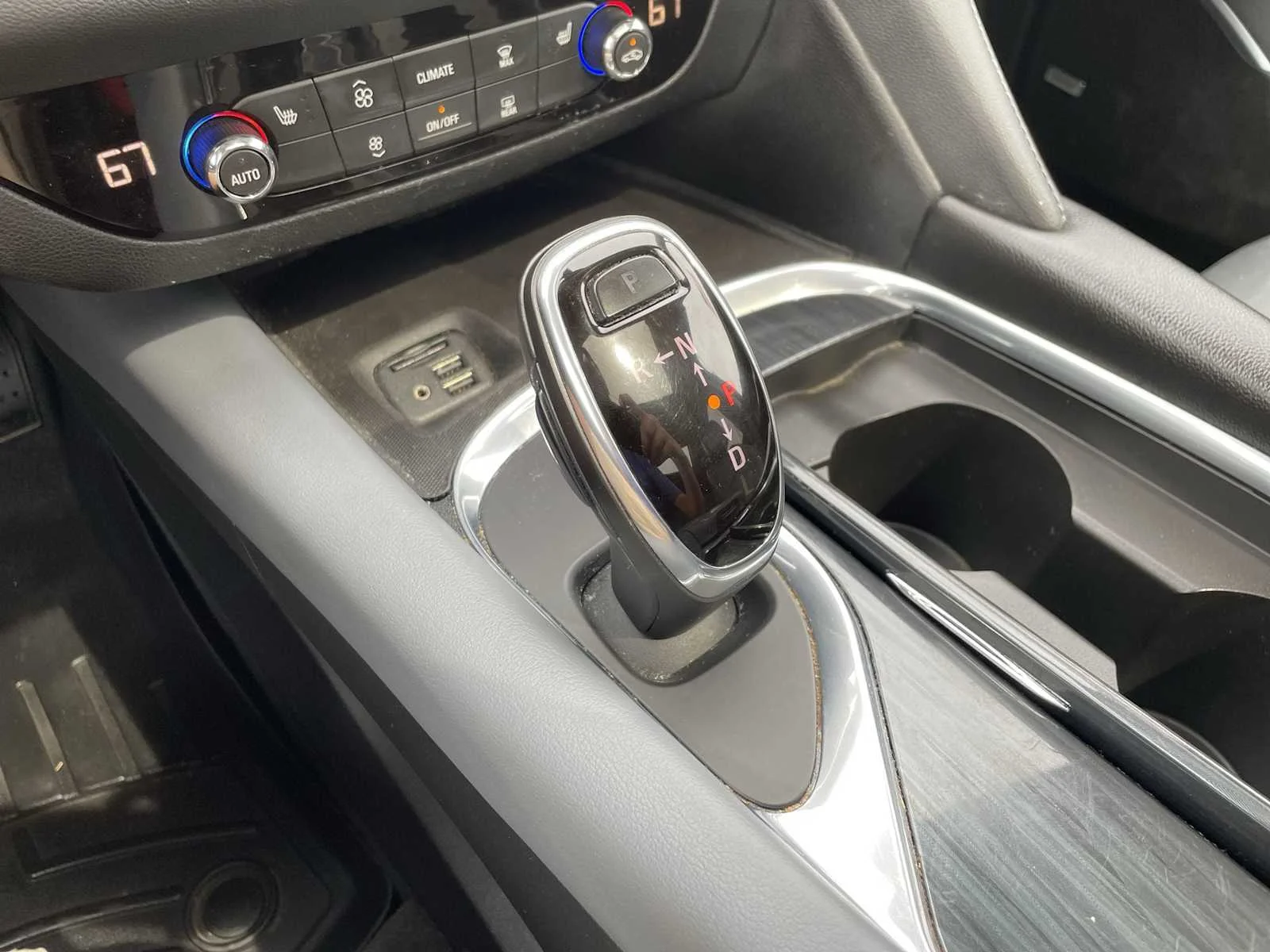 Used 2020 Includes Satin Nickel lower exterior accent color.) Buick Essence image 16