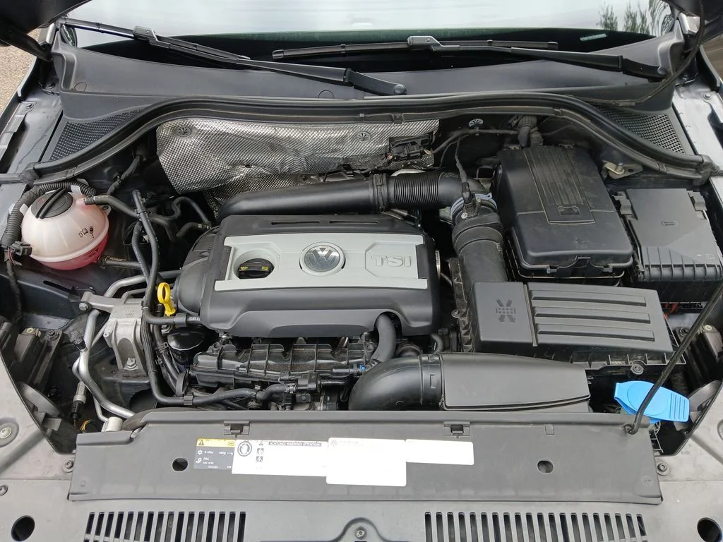 Used 2015 Gray Volkswagen SEL image 23