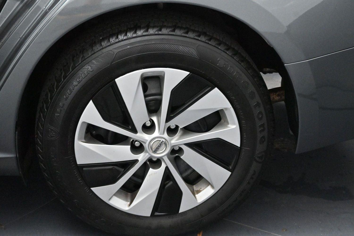 Used 2022 Gun Metallic Nissan 2.5 S image 29