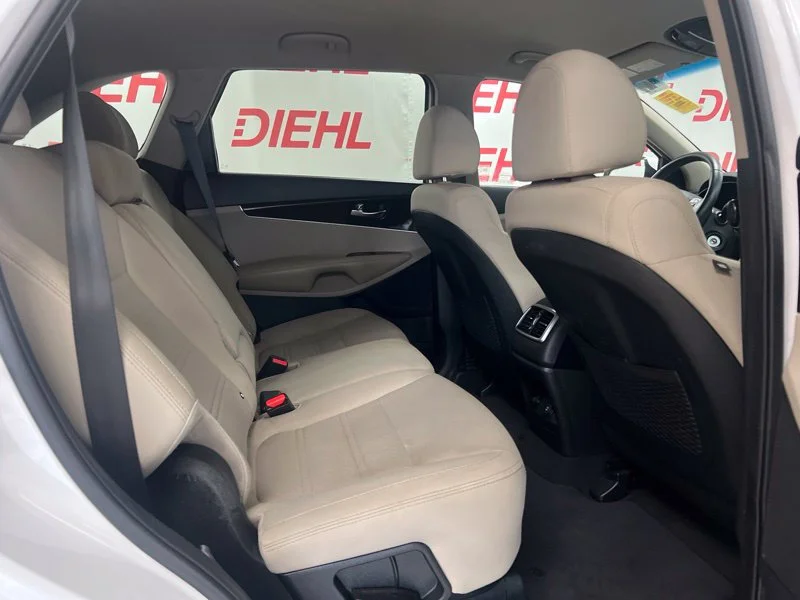 Used 2019 White Kia LX image 10