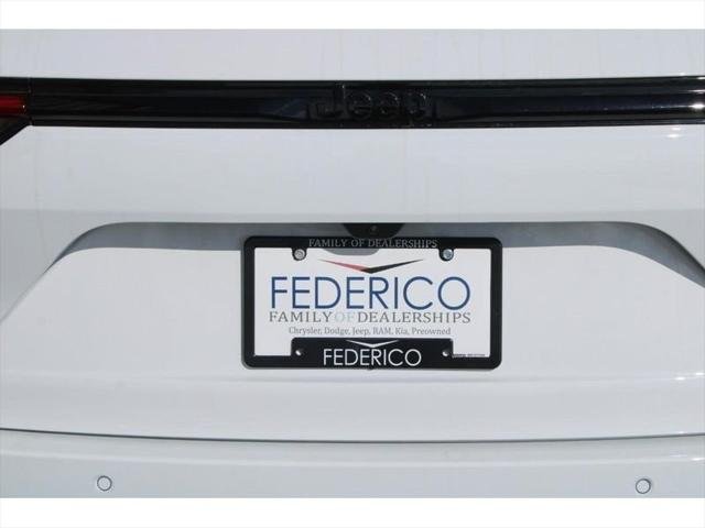 New 2026 Bright White Clear-Coat Exterior Paint Jeep Laredo image 6