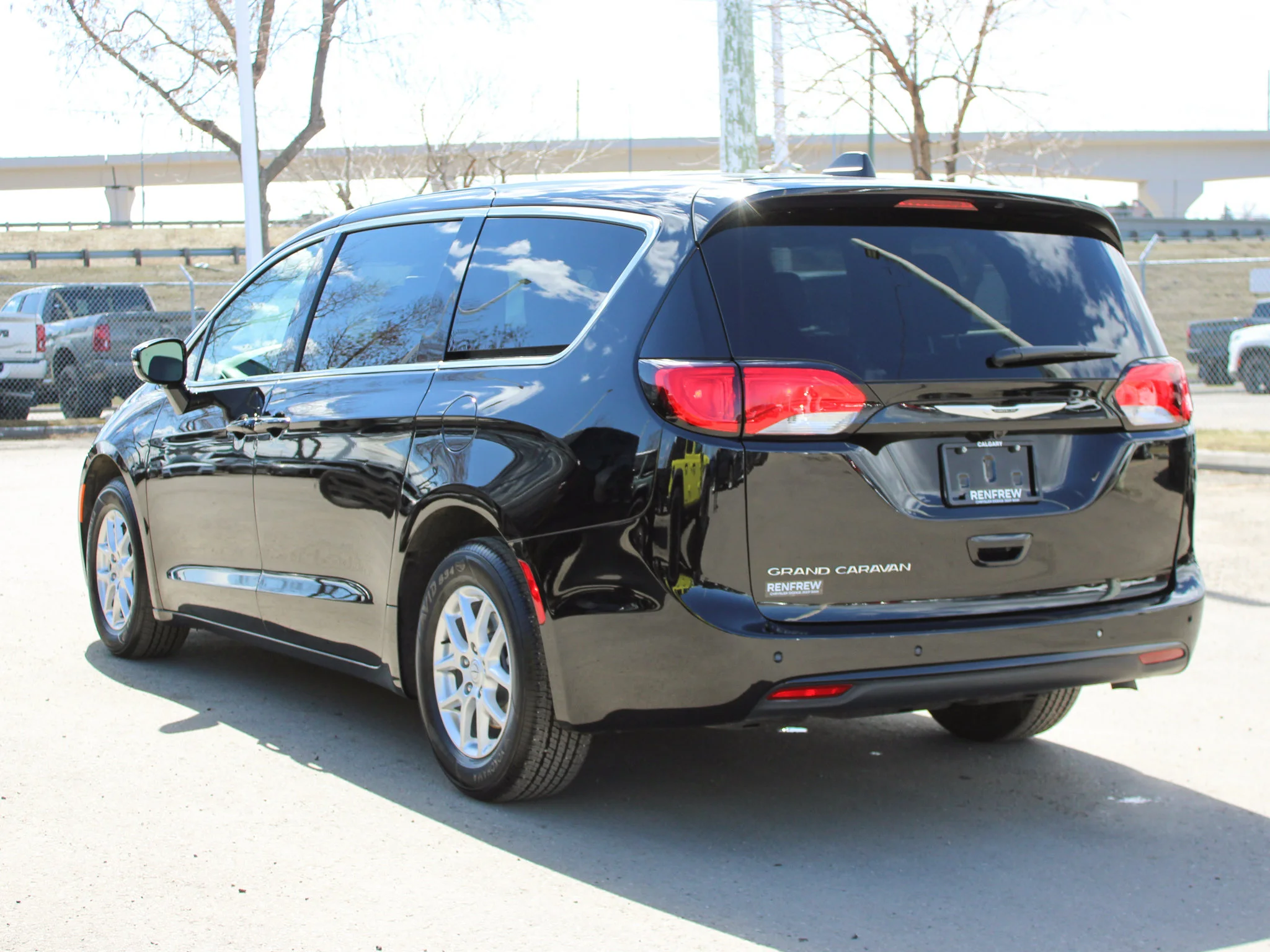 Certified Used 2025 Black Chrysler SXT * V6 | Heated Leather Seats | Adaptive Cruise | Apple CarPlay | Remote Start | Backup Camera image 14