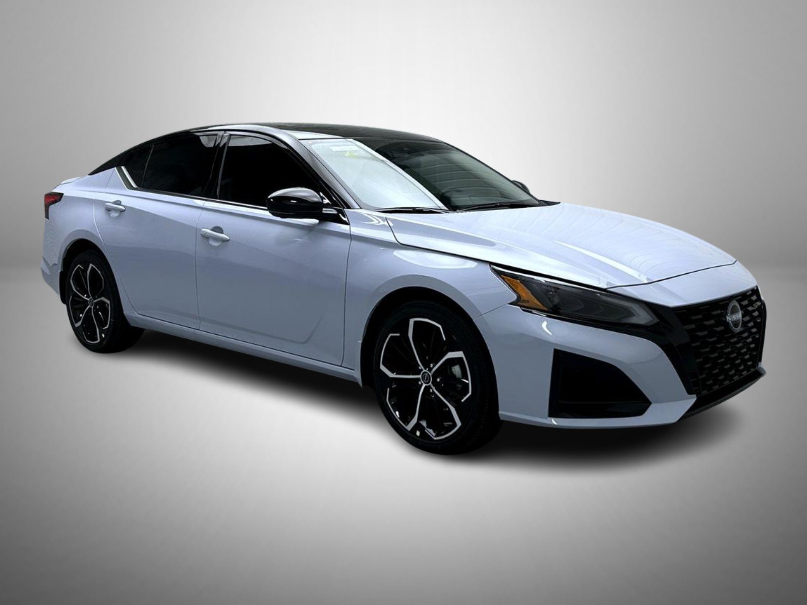 New 2026 Gray Sky Pearl / Super Black Two-tone Nissan 2.5 SR image 3