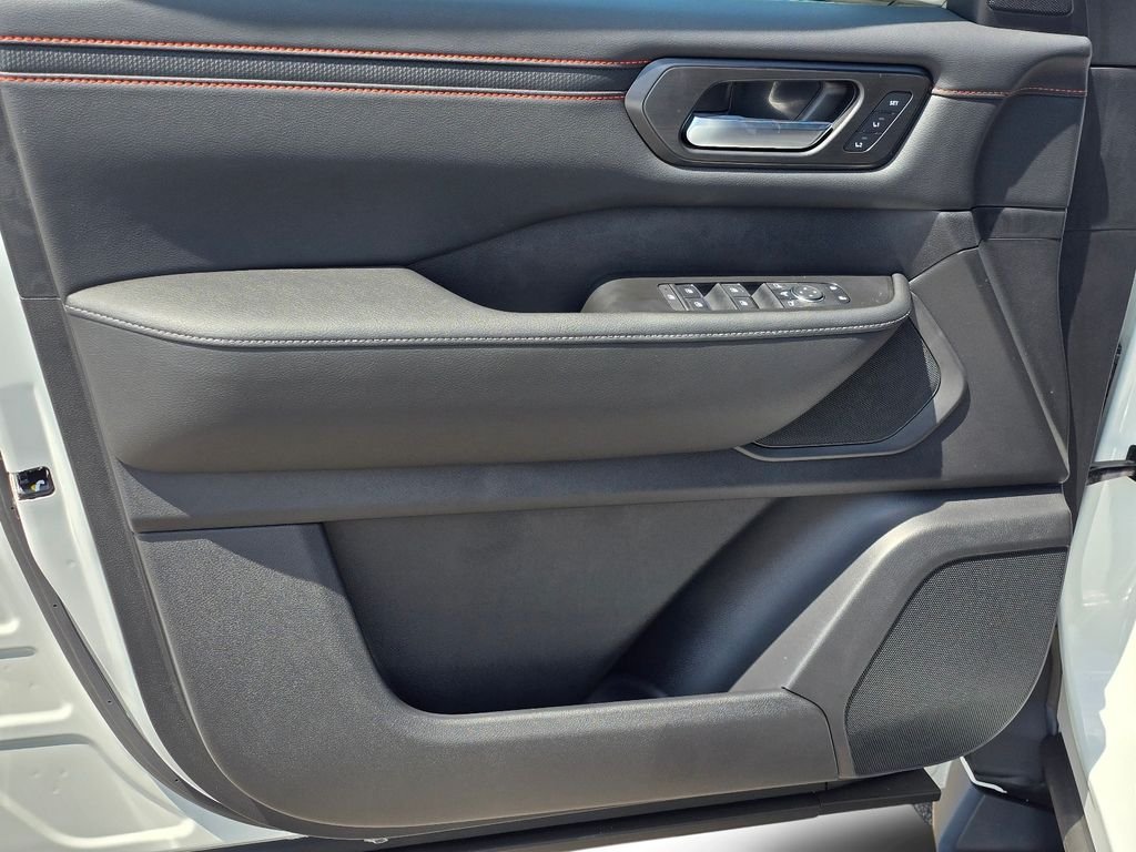 New 2026 Aspen White TriCoat / Super Black Two-tone Nissan PRO-4X® image 12