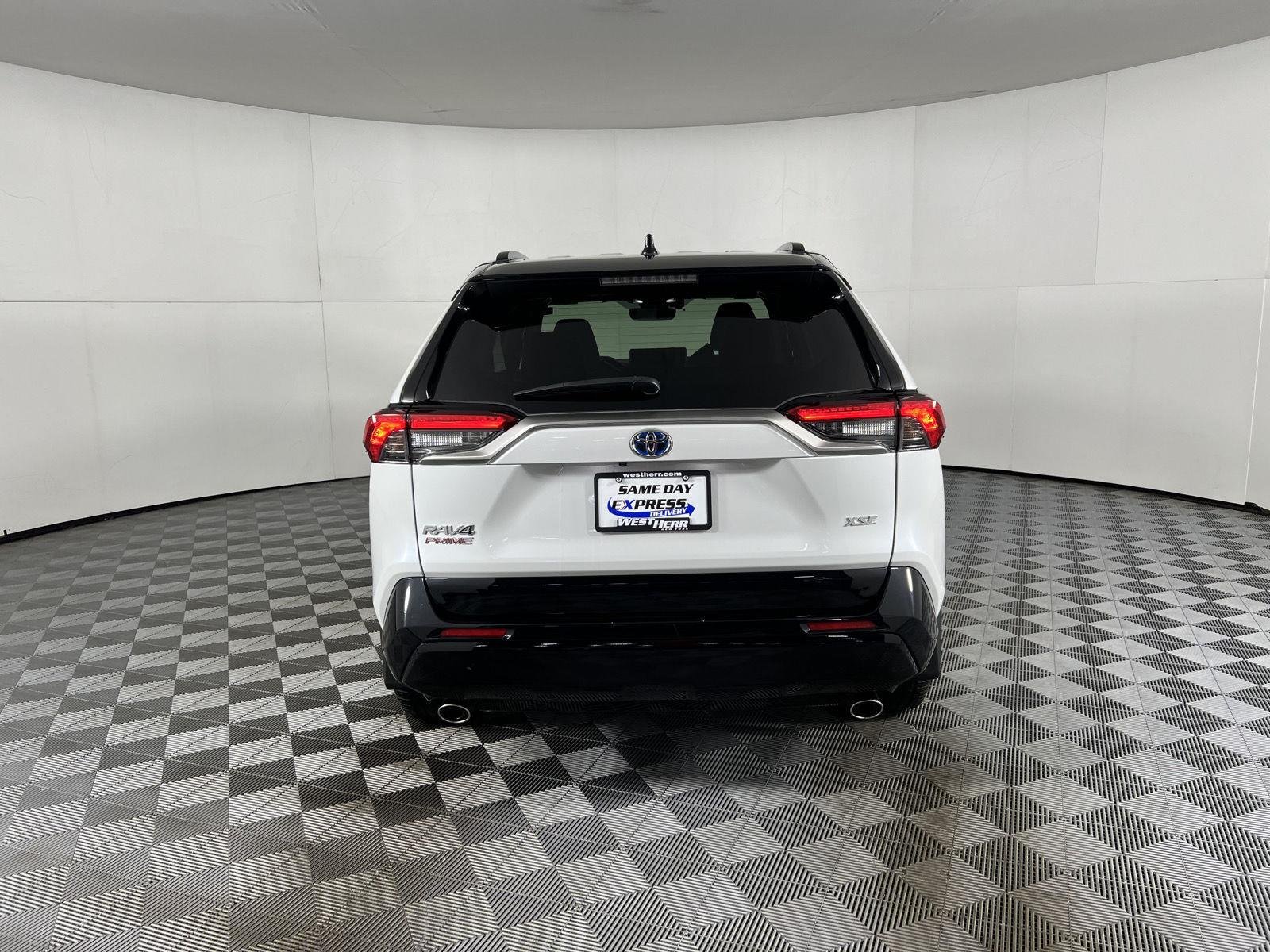 Used 2024 Wind Chill Pearl w/Midnight Black Metallic Roof Toyota XSE image 8