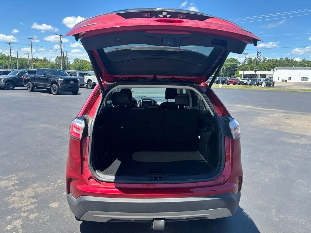 Used 2023 Rapid Red Metallic Tinted Clearcoat Ford SEL image 4
