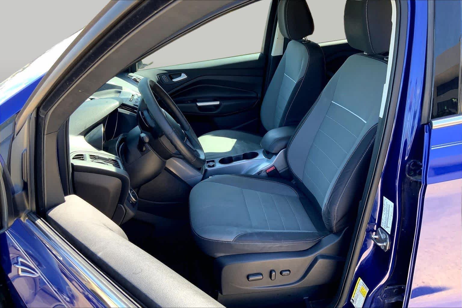 Used 2015 Blue Ford SE image 8