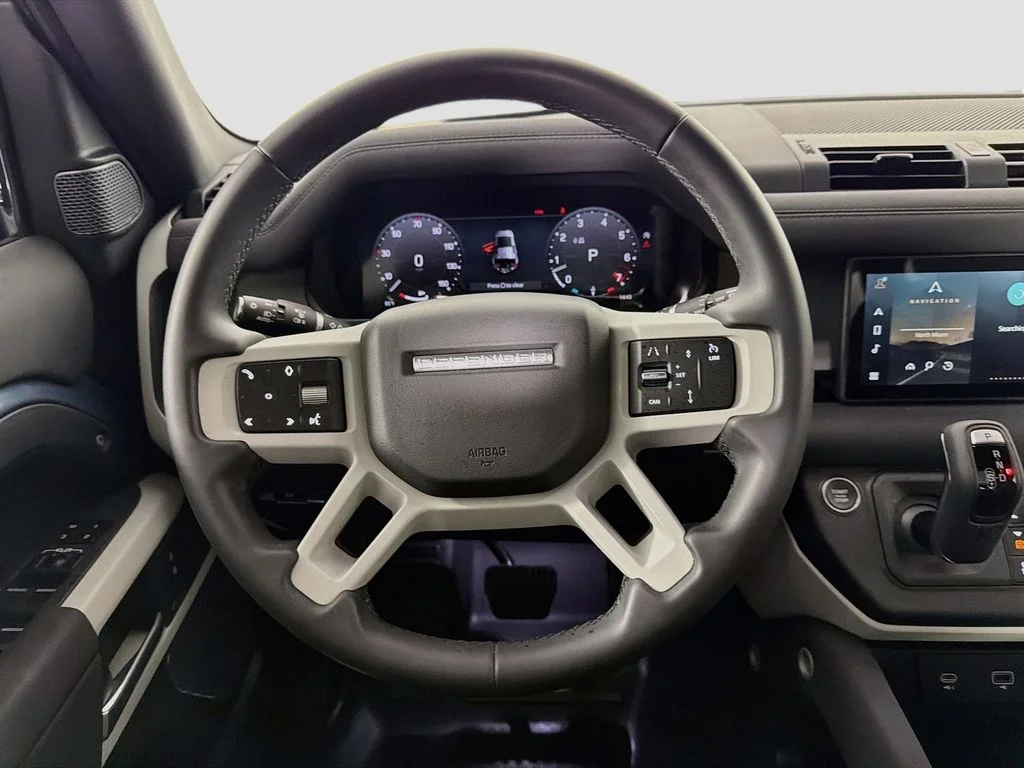 Used 2023 Blue Land Rover X-Dynamic SE image 24