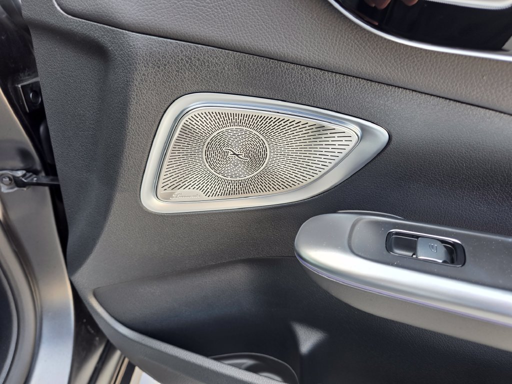 New 2026 MANUFAKTUR exclusive graphite grey magno Mercedes-Benz C 300 image 46
