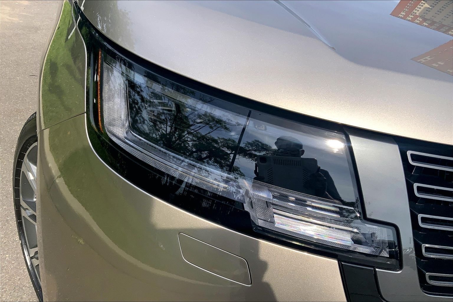 New 2026 Batumi Gold LAND ROVER SE LWB 7-Seats / V8 image 13