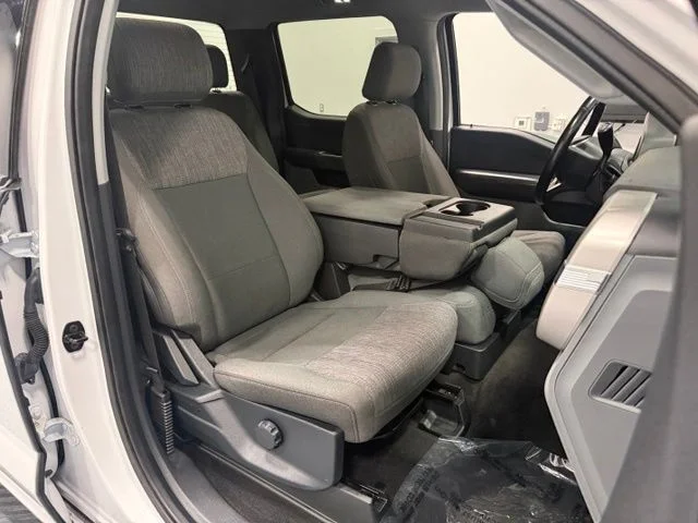 Used 2021 White Ford XLT image 31
