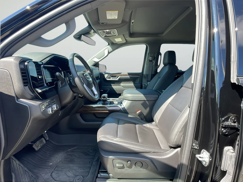 Used 2025 Black GMC Elevation image 10