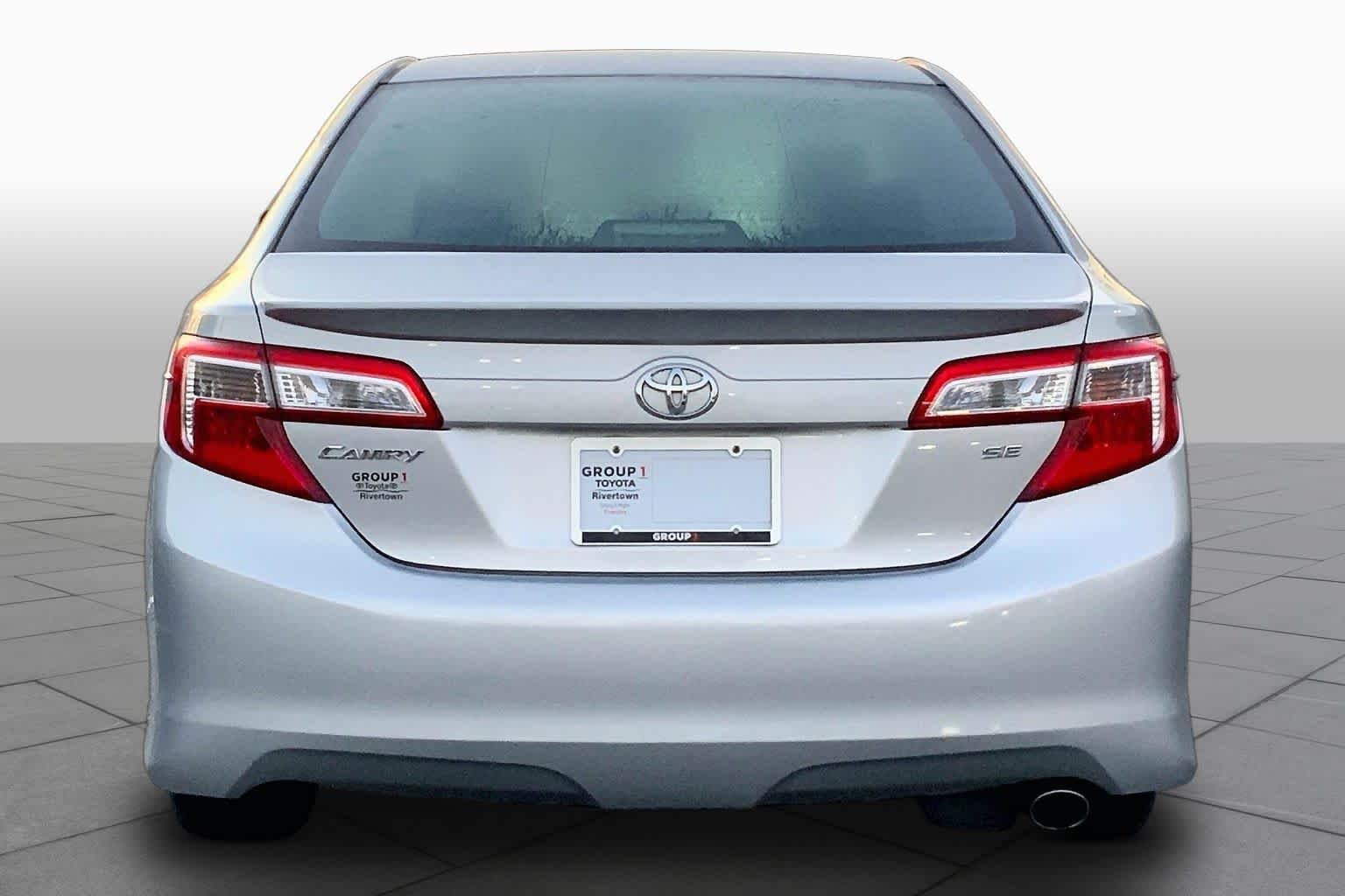 Used 2013 Classic Silver Metallic Toyota SE image 4