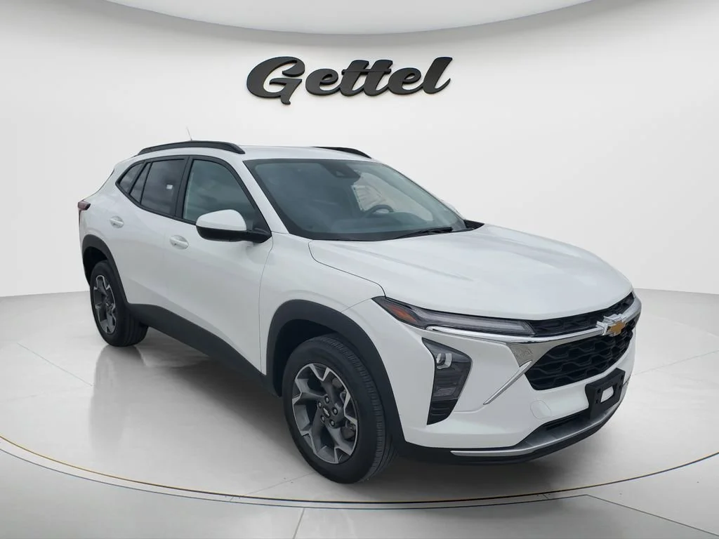 Used 2024 Summit White Chevrolet LT image 3
