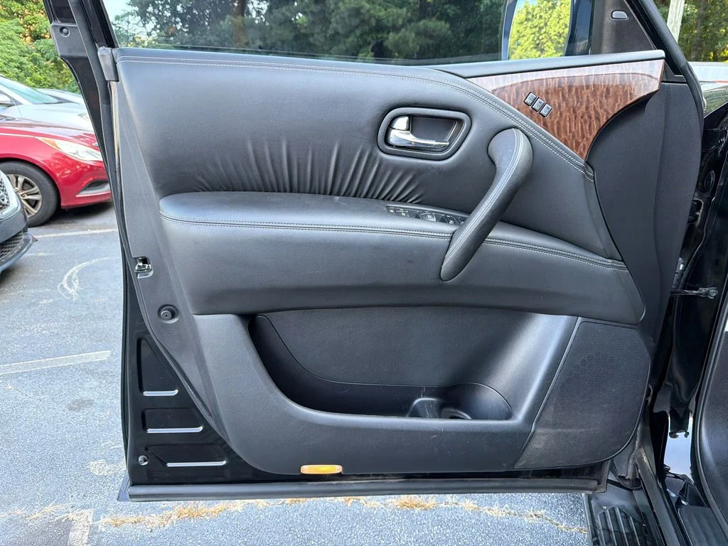 Used 2018 Black Nissan SL image 10