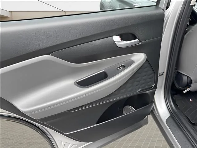 Used 2023 Silver Hyundai SEL image 18