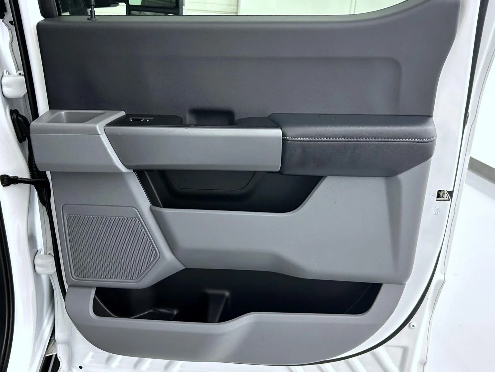 Used 2025 White Ford XLT image 17