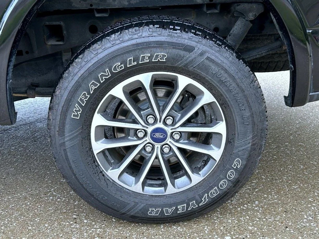 Used 2020 Black Ford XLT image 23