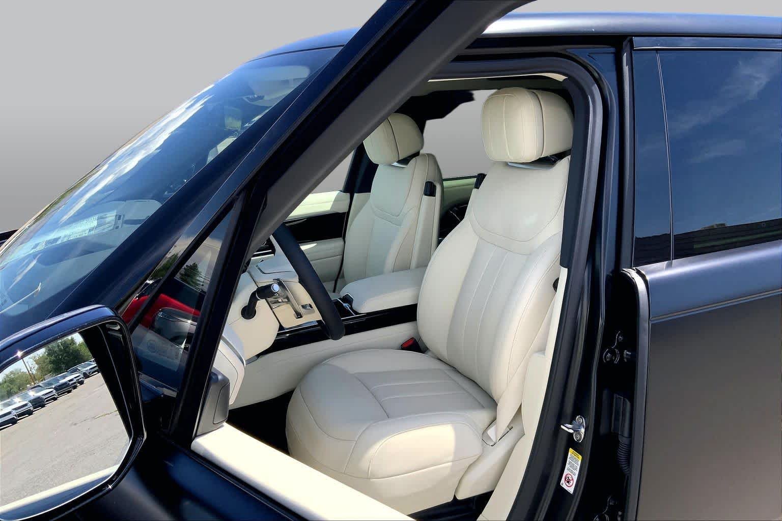 New 2026 Obsidian Black Satin Land Rover SE image 9