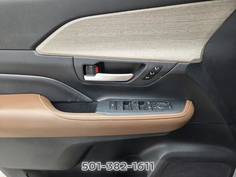 Used 2024 Pearl TOYOTA PLATINUM AWD image 33