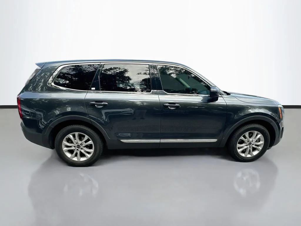 Used 2021 Grey Kia LX image 4