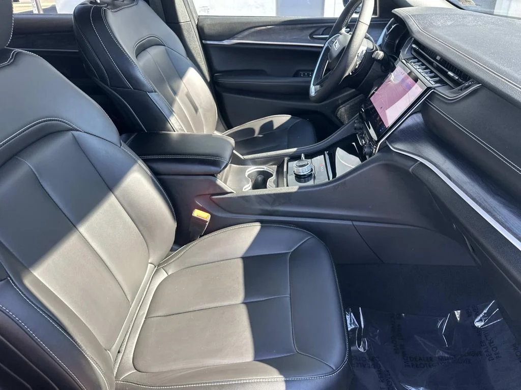 Used 2025 Gray Jeep Limited image 13