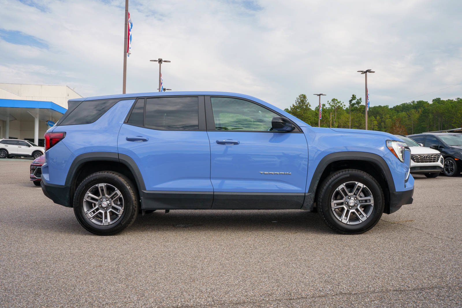 Used 2026 Blue GMC Elevation image 7