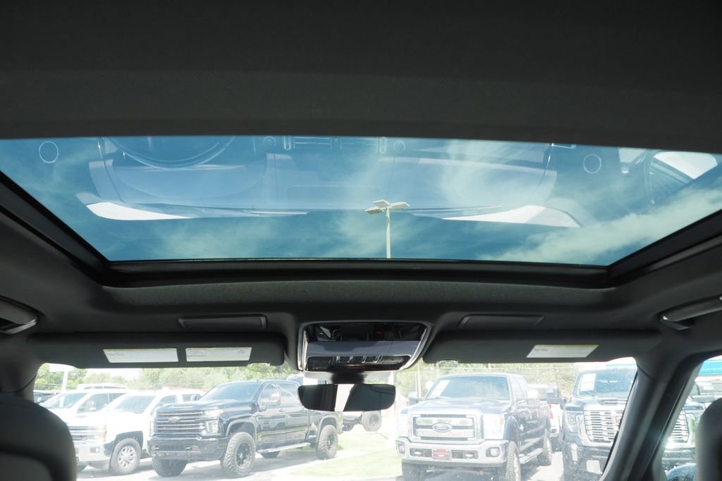 Used 2022 White Land Rover Westminster image 18