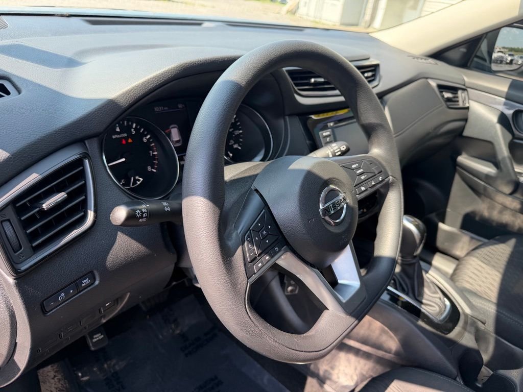 Used 2020 Gray Nissan S image 17