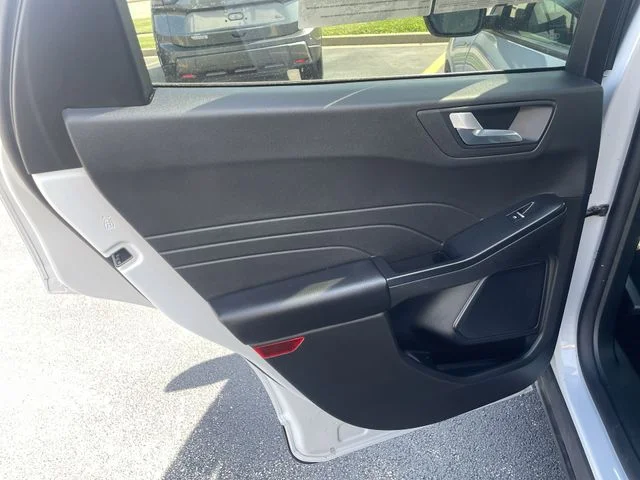 2025 Ford Escape ST-Line Select - Photo 28