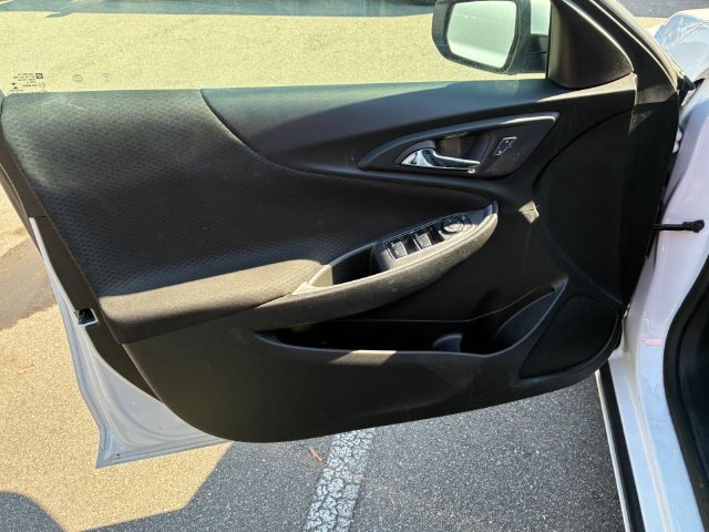 Used 2025 White Chevrolet LT image 13