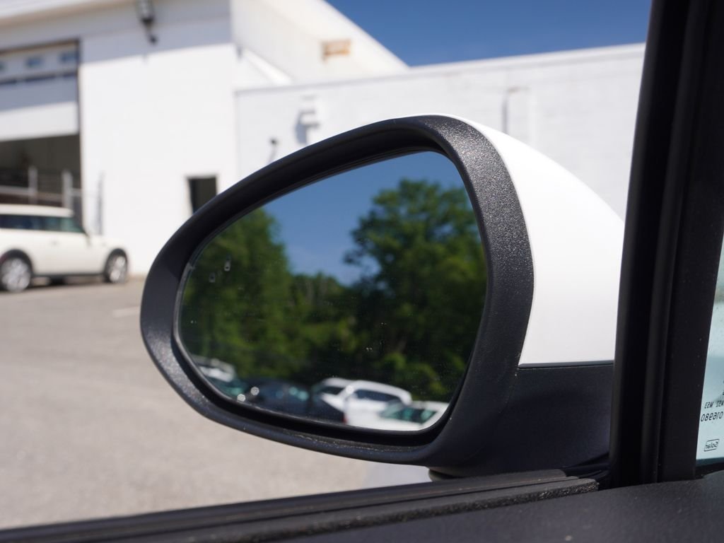 Used 2024 White Kia LXS image 30