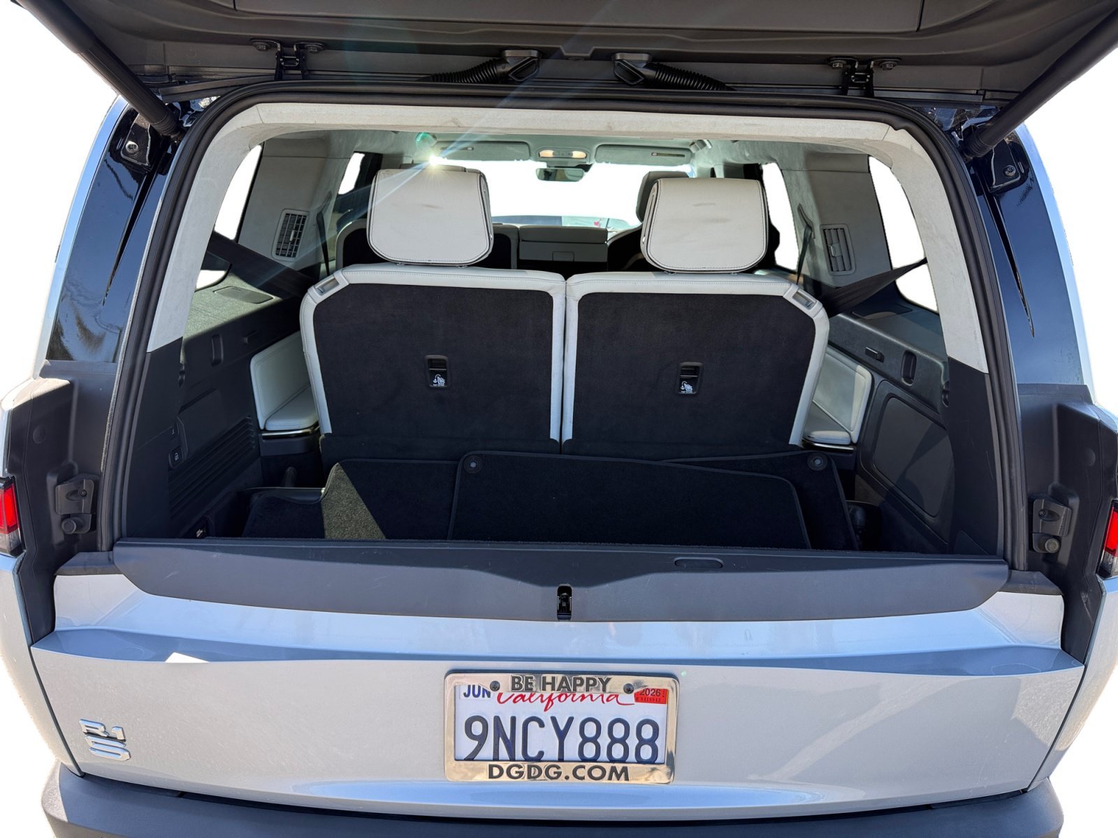 Used 2024 La Silver Rivian Adventure Dual Motor Standard Pack image 17