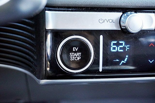 Used 2024 Black Hyundai SEL image 29