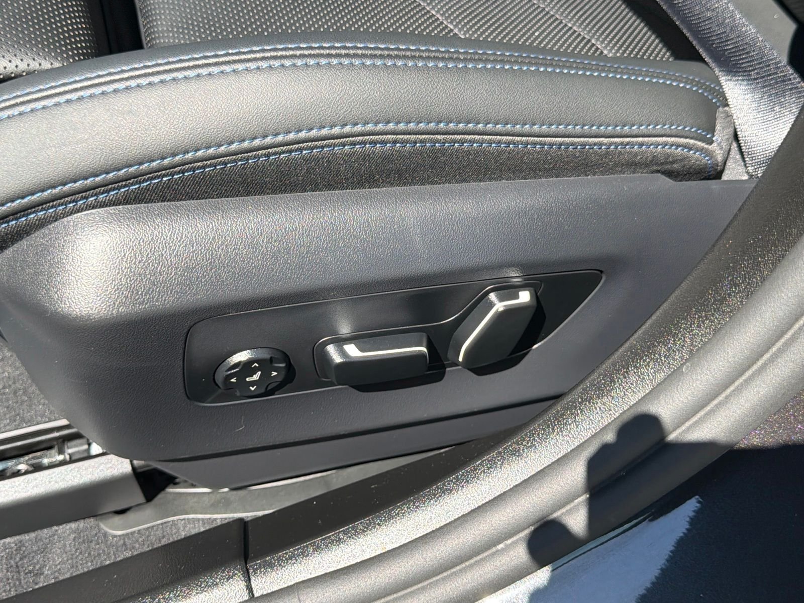 Used 2026 Dark Graphite Metallic BMW 530i xDrive image 24