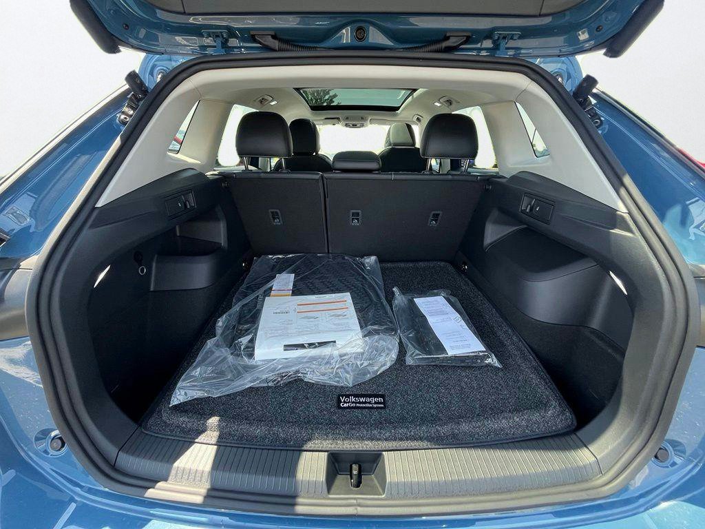 New 2026 Blue Volkswagen SE image 27