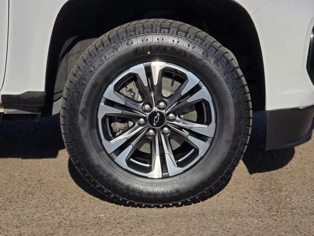 Used 2022 White Chevrolet Z71 image 7