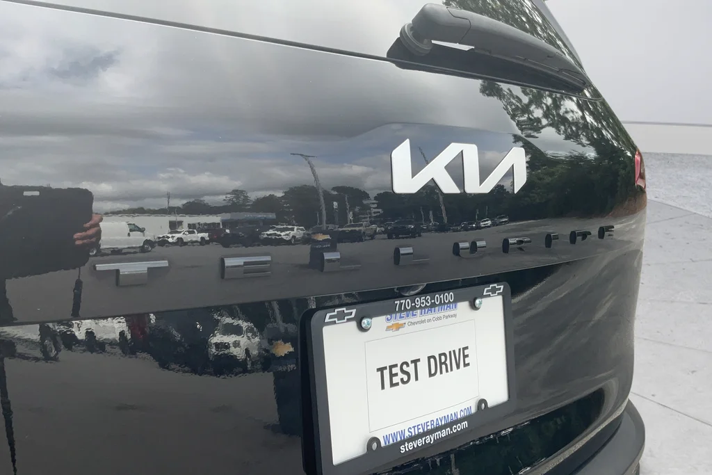 Used 2022 Black Kia EX image 29