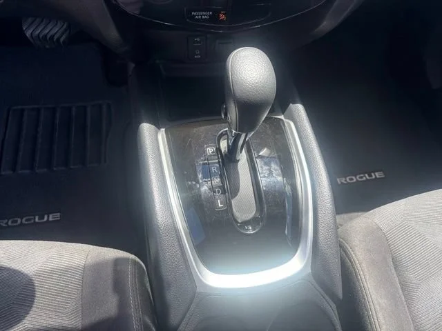 Used 2016  Nissan SV image 13