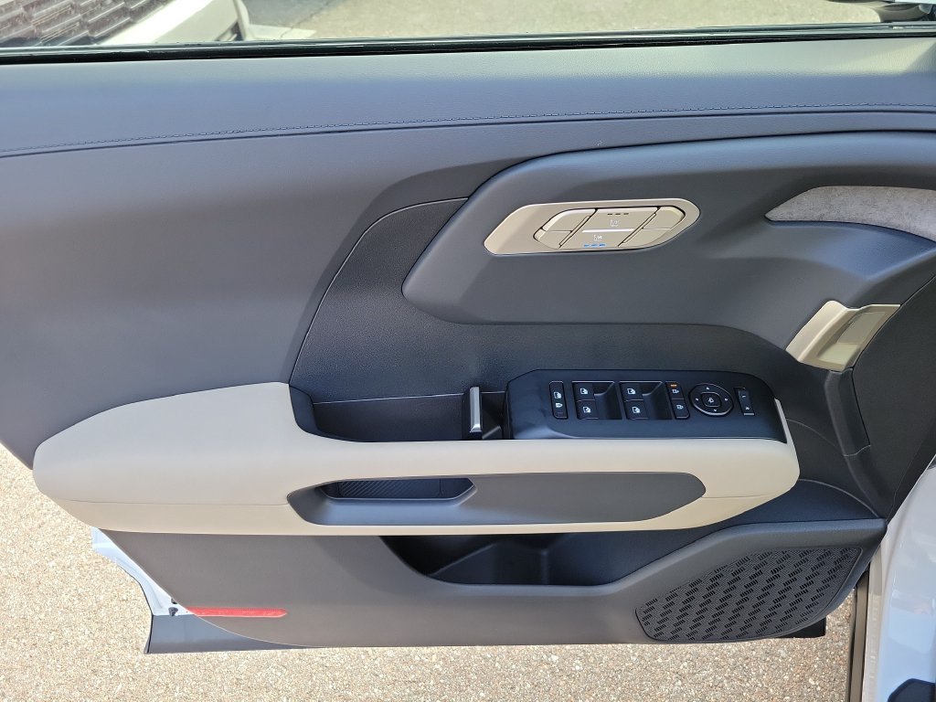 New 2027 Glacial White Pearl Kia EX image 22